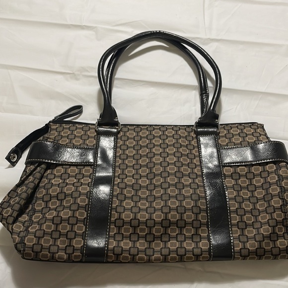 Nine West women’s hand bag like new condition. Dimensions in photos - Picture 3 of 9